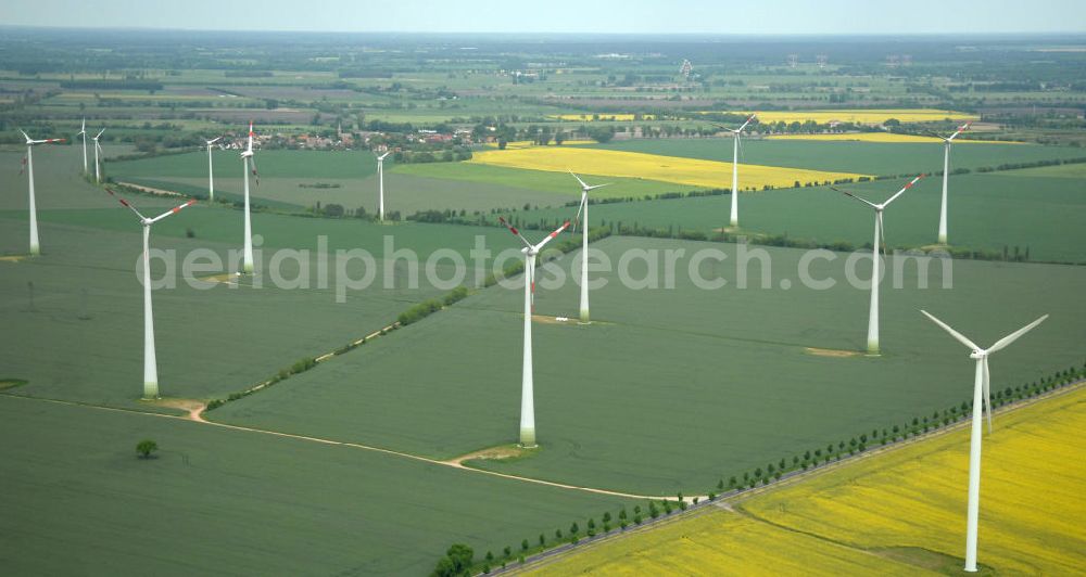 Schwanebeck bei Nauen from the bird's eye view: Blick auf die Windenergieanlagen bei Schwanebeck. Look at the wind turbines at Schwanebeck.