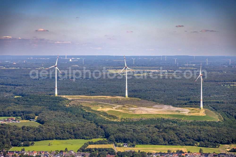 Aerial image Bruckhausen - Wind turbines on the site of the former mining dump Lohberg in Bruckhausen in the state of North Rhine-Westphalia, Germany