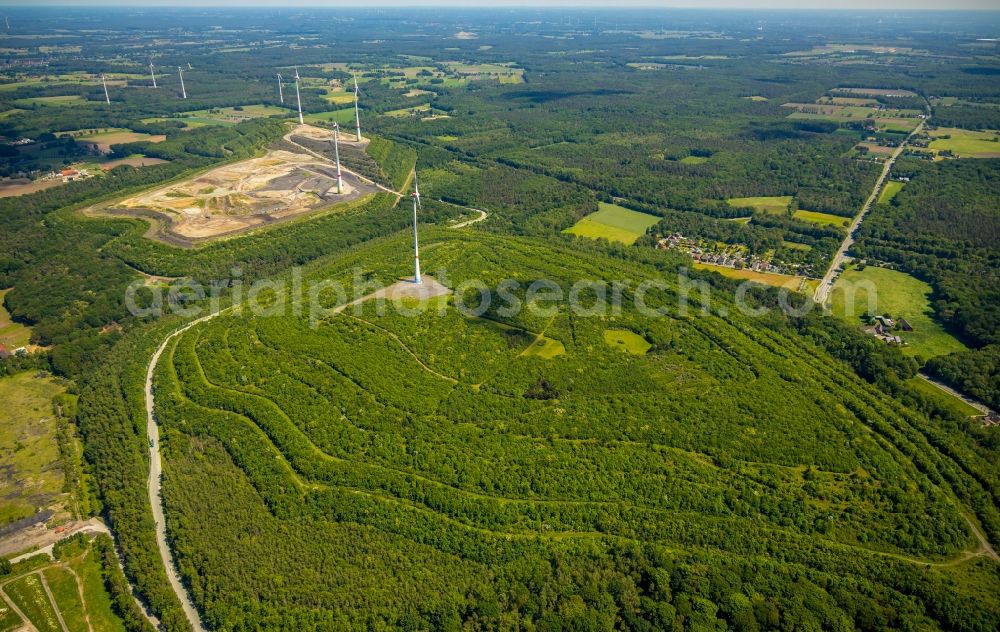 Hünxe from above - Wind turbines on the site of the former mining dump Lohberg in Huenxe in the state of North Rhine-Westphalia, Germany