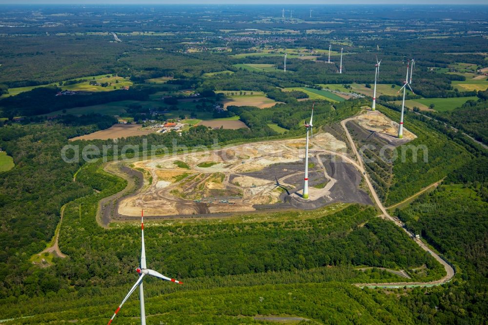 Aerial image Hünxe - Wind turbines on the site of the former mining dump Lohberg in Huenxe in the state of North Rhine-Westphalia, Germany