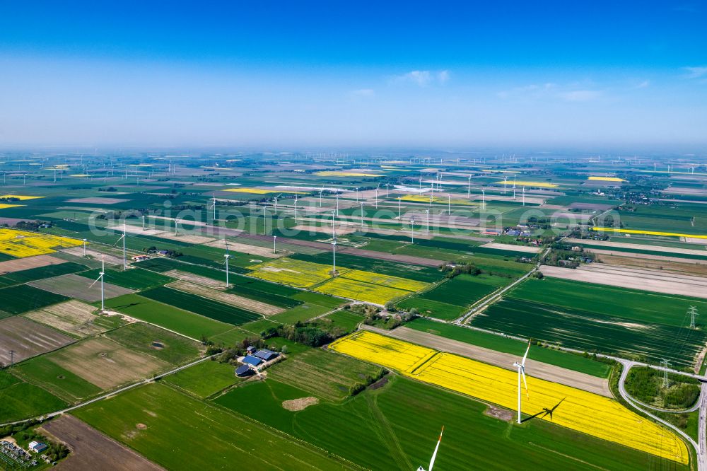 Aerial photograph Norderwöhrden - Wind turbine windmills on a field on street Querweg in Norderwoehrden in the state Schleswig-Holstein, Germany