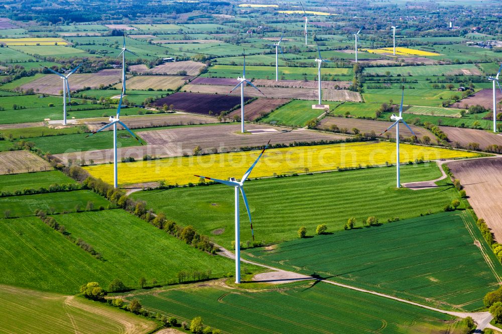 Süderdorf from the bird's eye view: Wind turbine windmills on a field on street Lendern Feld in Suederdorf in the state Schleswig-Holstein, Germany