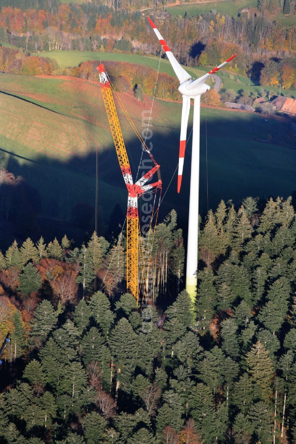 Aerial photograph Fröhnd - Wind turbine generators (WTG ) - wind turbine - in the Black Forest in Froehnd in the state of Baden-Wuerttemberg. Site for deconstruction of one of the wind generators