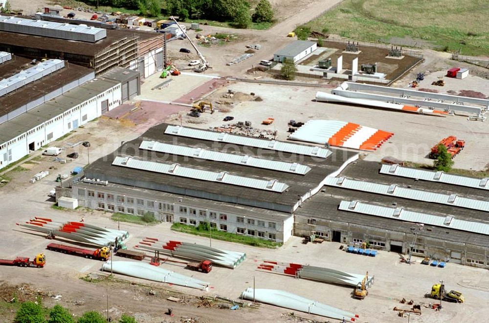 Magdeburg/Sachsen-Anhalt from the bird's eye view: Windenergieanlagenproduktion im Gewerbegebiet am Binnenhafen Magdeburg. ENERCON GmbH Schilfbreite 2 39120 Magdeburg Tel.: (0391) 684700 Ort: Magdeburg/Sachsen-Anhalt Datum: 05.05.03 E-Mail: petra.engelhardt@enercon.de <petra.engelhardt@enercon.de> E-Mail: info@enercon.de ENERCON GmbH Dreekamp 5 D-26605 Aurich Telefon: +49 49 41 927-0