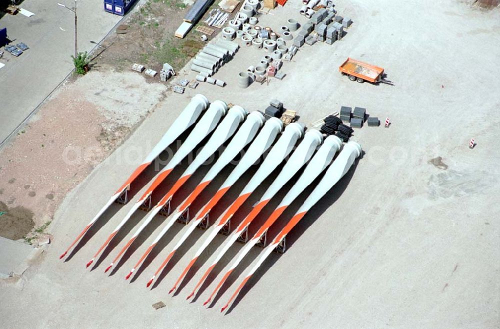 Magdeburg/Sachsen-Anhalt from above - Windenergieanlagenproduktion im Gewerbegebiet am Binnenhafen Magdeburg. ENERCON GmbH Schilfbreite 2 39120 Magdeburg Tel.: (0391) 684700 Ort: Magdeburg/Sachsen-Anhalt Datum: 05.05.03 E-Mail: petra.engelhardt@enercon.de <petra.engelhardt@enercon.de> E-Mail: info@enercon.de ENERCON GmbH Dreekamp 5 D-26605 Aurich Telefon: +49 49 41 927-0