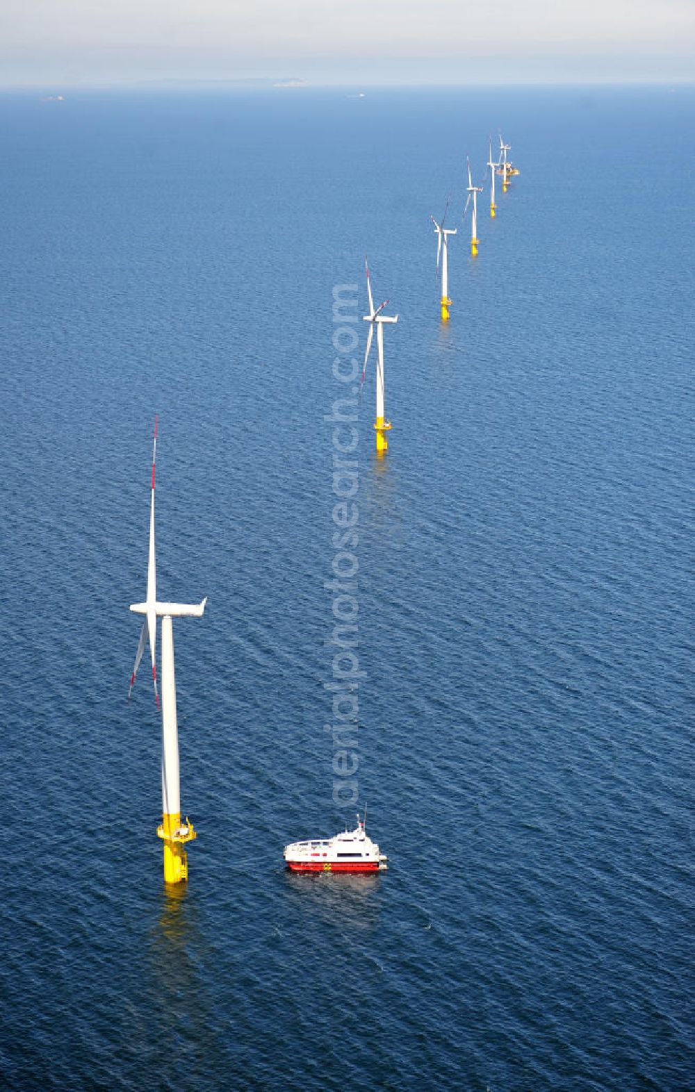 Zingst from above - Windräder / Windradanlage / Windpark / Windkraftanlage EnBW Baltic 1 in der Ostsee in Mecklenburg-Vorpommern. Ein Projekt der EnBW Erneuerbare Energien GmbH und der Siemens Wind Power AJS. Wind turbines / offshore wind farm / Wind power station EnBW Baltic 1 in the Baltic See in Mecklenburg-Western Pomerania.