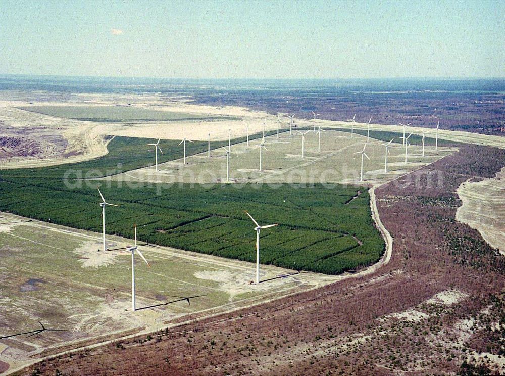 Aerial photograph Klettwitz / Brandenburg - Windkraftanlagen bei Klettwitz an der Autobahn Berlin - Dresden / gegenüber des Lausitzringes.