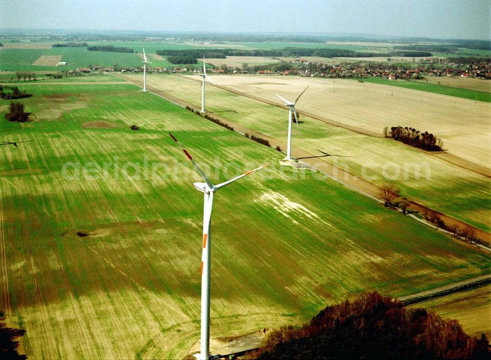 Bornow/Brandenburg from above - Windkraftanlagen der Firma RE Power AG bei Bornow westl. von Beeskow/Brandenburg. Datum: 22.04.03