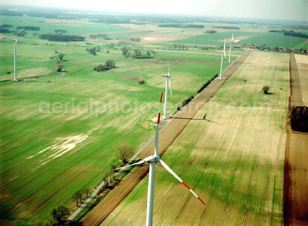 Bornow/Brandenburg from the bird's eye view: Windkraftanlagen der Firma RE Power AG bei Bornow westl. von Beeskow/Brandenburg. Datum: 22.04.03