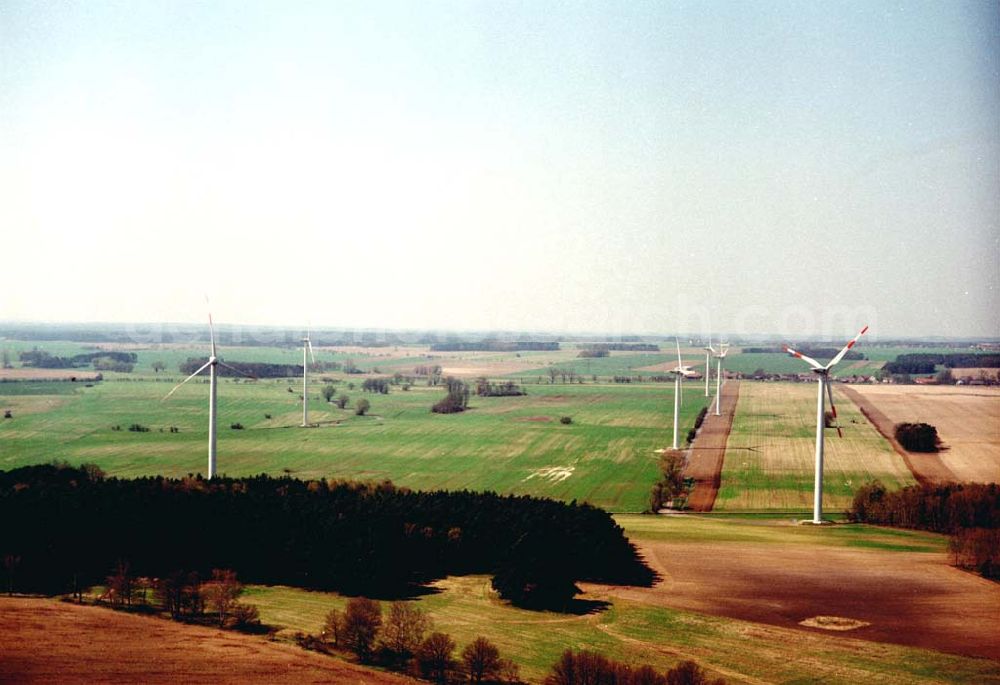 Bornow/Brandenburg from the bird's eye view: Windkraftanlagen der Firma RE Power AG bei Bornow westl. von Beeskow/Brandenburg. Datum: 22.04.03