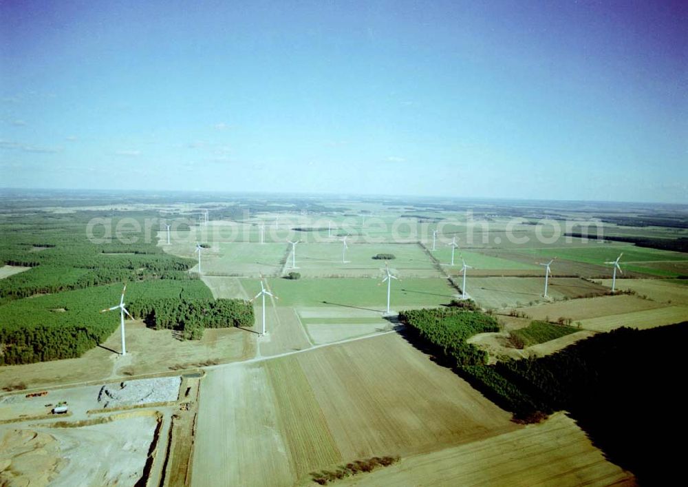 Duben / BRB from the bird's eye view: Windkraftpark auf der Dubener Platte bei Duben in Brandenburg mit 19 Anlagen vom Typ MD 77. REpower Systems AG -Hauptverwaltung- Flughafenstrasse 54 D-22335 Hamburg Datum: 31.03.2003