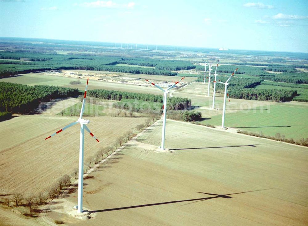 Duben / Brandenburg from above - Windkraftpark Dubener Platte bei Duben in Brandenburg mit 19 Anlagen vom Typ MD 77. REpower Systems AG -Hauptverwaltung- Flughafenstrasse 54 D-22335 Hamburg Datum: 31.03.2003