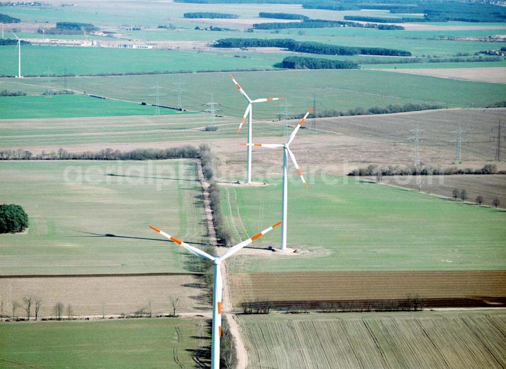 Duben / Brandenburg from above - Windkraftpark Dubener Platte bei Duben in Brandenburg mit 19 Anlagen vom Typ MD 77. REpower Systems AG -Hauptverwaltung- Flughafenstrasse 54 D-22335 Hamburg Datum: 31.03.2003