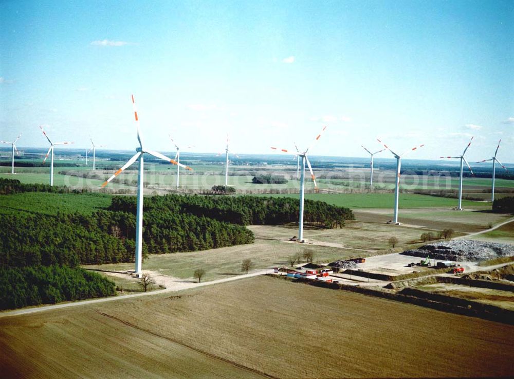 Aerial image Duben / Brandenburg - Windkraftpark Dubener Platte bei Duben in Brandenburg mit 19 Anlagen vom Typ MD 77. REpower Systems AG -Hauptverwaltung- Flughafenstrasse 54 D-22335 Hamburg Datum: 31.03.2003