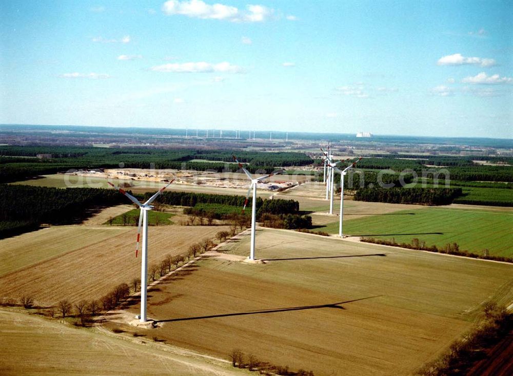 Duben / Brandenburg from above - Windkraftpark Dubener Platte bei Duben in Brandenburg mit 19 Anlagen vom Typ MD 77. REpower Systems AG -Hauptverwaltung- Flughafenstrasse 54 D-22335 Hamburg Datum: 31.03.2003