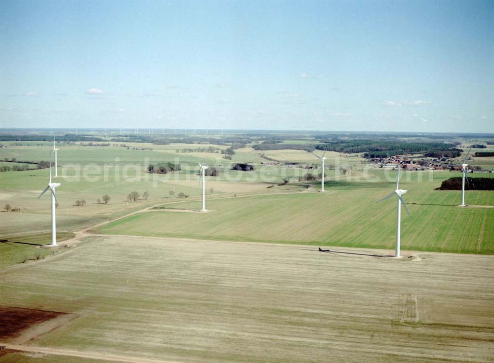 Görike-Söllenthin from above - Windkraftpark Görike-Söllenthin mit 13 Anlagen vom Typ MD 70. REpower Systems AG -Hauptverwaltung- Flughafenstrasse 54 D-22335 Hamburg Datum: 31.03.2003