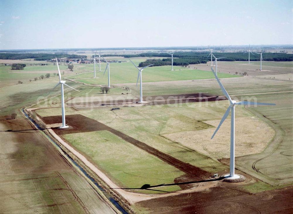 Aerial image Görike-Söllenthin - Windkraftpark Görike-Söllenthin mit 13 Anlagen vom Typ MD 70. REpower Systems AG -Hauptverwaltung- Flughafenstrasse 54 D-22335 Hamburg Datum: 31.03.2003