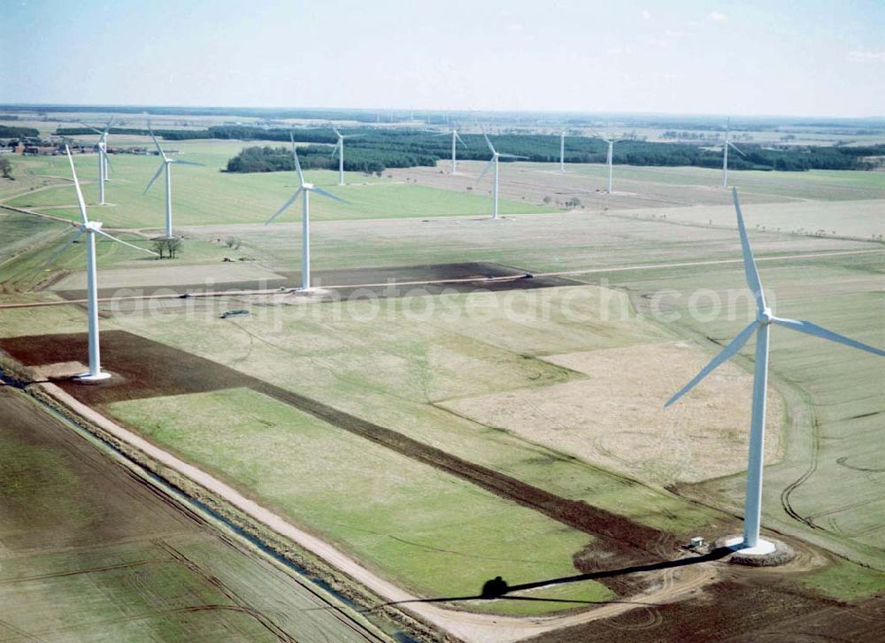 Aerial image Görike-Söllenthin - Windkraftpark Görike-Söllenthin mit 13 Anlagen vom Typ MD 70. REpower Systems AG -Hauptverwaltung- Flughafenstrasse 54 D-22335 Hamburg Datum: 31.03.2003