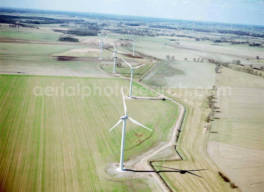 Aerial image Görike-Söllenthin - Windkraftpark Görike-Söllenthin mit 13 Anlagen vom Typ MD 70. REpower Systems AG -Hauptverwaltung- Flughafenstrasse 54 D-22335 Hamburg Datum: 31.03.2003