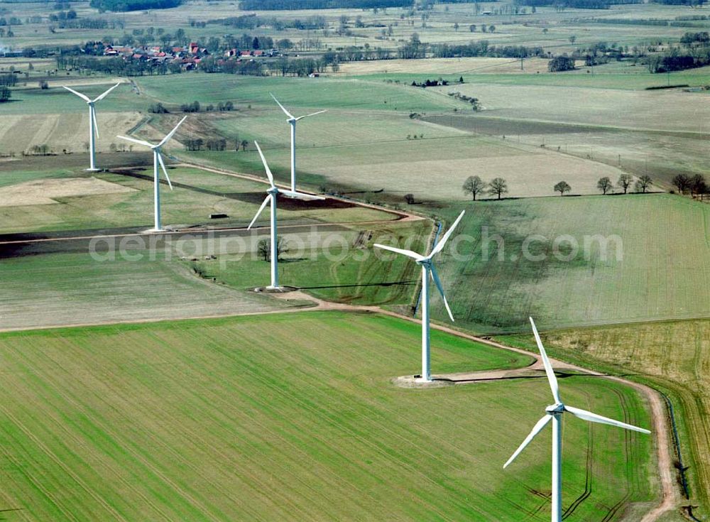 Aerial image Görike-Söllenthin - Windkraftpark Görike-Söllenthin mit 13 Anlagen vom Typ MD 70. REpower Systems AG -Hauptverwaltung- Flughafenstrasse 54 D-22335 Hamburg Datum: 31.03.2003