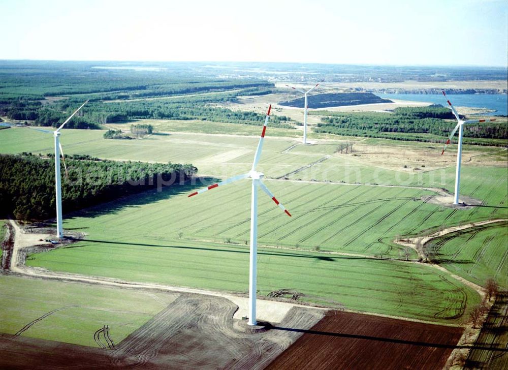 Woschkow / BRB from the bird's eye view: Windkraftpark Woschkow in Brandenburg mit 4 Anlagen vom Typ MD 70. REpower Systems AG -Hauptverwaltung- Flughafenstrasse 54 D-22335 Hamburg Datum: 31.03.2003