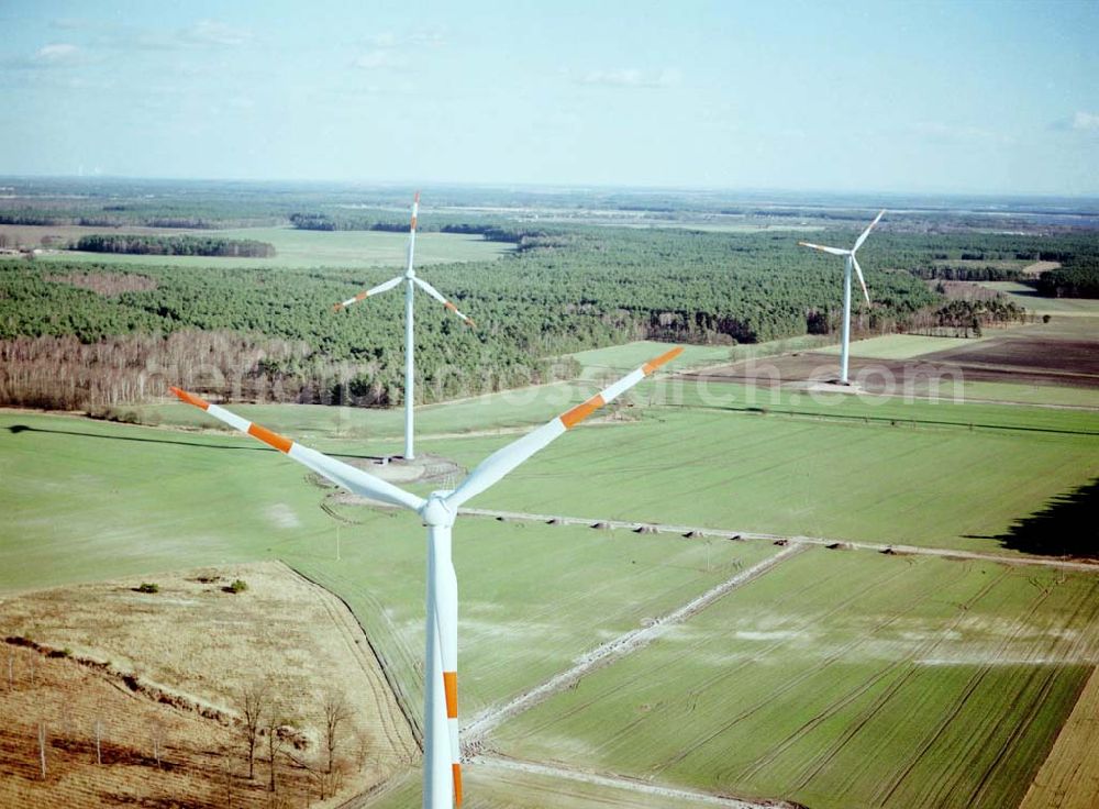 Woschkow / BRB from the bird's eye view: Windkraftpark Woschkow in Brandenburg mit 4 Anlagen vom Typ MD 70. REpower Systems AG -Hauptverwaltung- Flughafenstrasse 54 D-22335 Hamburg Datum: 31.03.2003