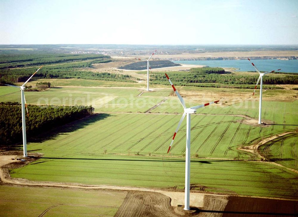 Woschkow / Brandenburg from above - Windkraftpark Woschkow in Brandenburg mit 4 Anlagen vom Typ MD 70. REpower Systems AG -Hauptverwaltung- Flughafenstrasse 54 D-22335 Hamburg Datum: 31.03.2003