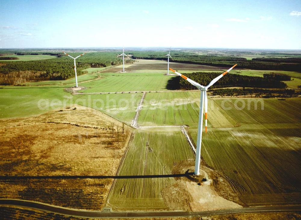 Woschkow / Brandenburg from above - Windkraftpark Woschkow in Brandenburg mit 4 Anlagen vom Typ MD 70. REpower Systems AG -Hauptverwaltung- Flughafenstrasse 54 D-22335 Hamburg Datum: 31.03.2003