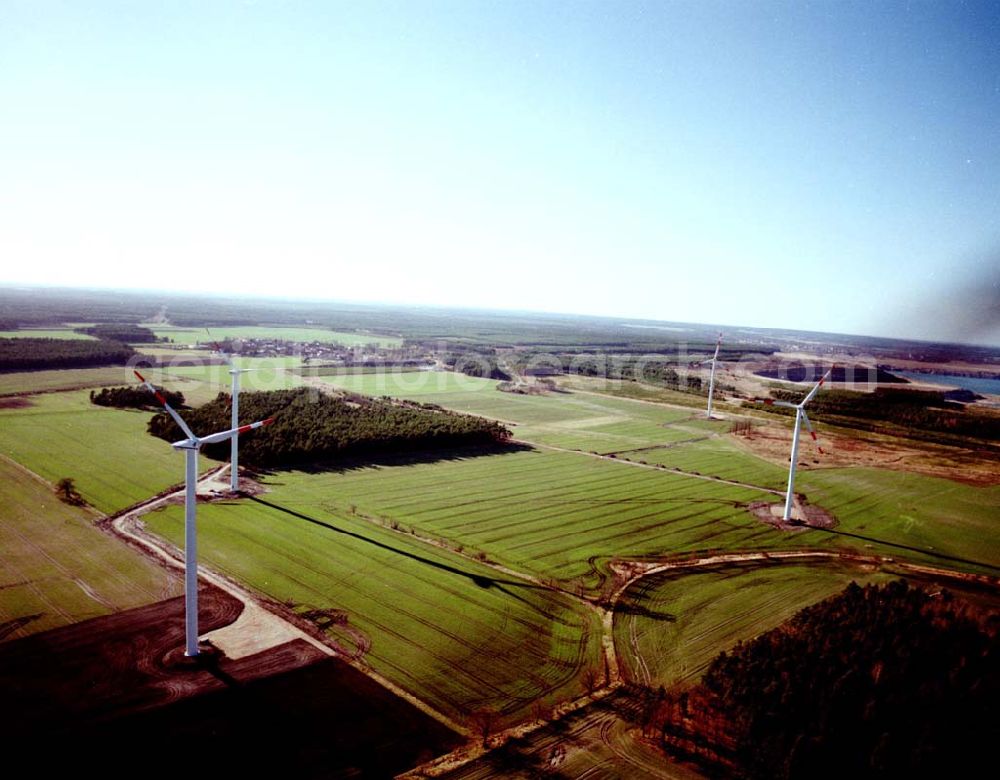 Woschkow / Brandenburg from above - Windkraftpark Woschkow in Brandenburg mit 4 Anlagen vom Typ MD 70. REpower Systems AG -Hauptverwaltung- Flughafenstrasse 54 D-22335 Hamburg Datum: 31.03.2003