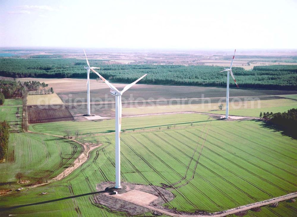 Woschkow / Brandenburg from above - Windkraftpark Woschkow in Brandenburg mit 4 Anlagen vom Typ MD 70. REpower Systems AG -Hauptverwaltung- Flughafenstrasse 54 D-22335 Hamburg Datum: 31.03.2003