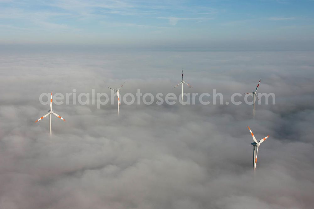 Aerial photograph Bretleben - Windkrafträder bei Herbstwetter in einer Hochnebel - Wolkendecke bei Bretleben in Thüringen. Wind turbines in the autumn weather in a high fog - cloud cover at Bretleben in Thuringia.