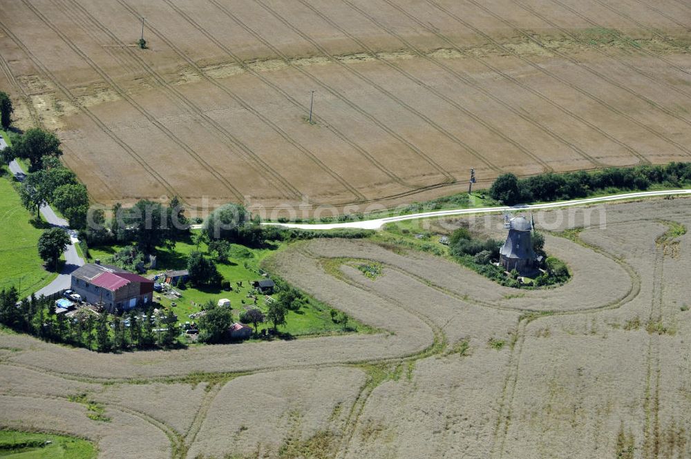 Blankenhagen from above - Windmühle und Wohnhaus an der Straße Siedlungsweg Ausbau bei Blankenhagen, Mecklenburg-Vorpommern. Die Windmühle ist als Baudenkmal geschützt. Windmill and a tenement at the street Siedlungsweg Ausbau in Blankenhagen, Mecklenburg-Western Pomerania. The wind mill is protected because it is a historic building.