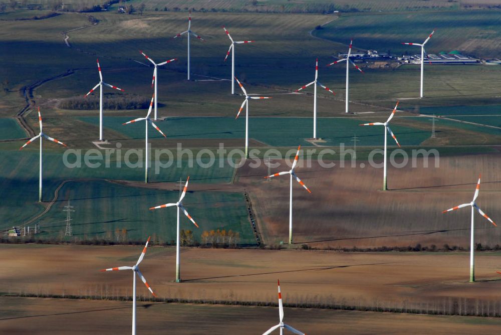 Dorna from the bird's eye view: Blick auf den Windpark / die Windräder von Dorna, direkt an der Bundesstrasse 182 geleden. Dorna gehört der Verwaltungsgemeinschaft Kemberg an. Kontakt: Verwaltungsgemeinschaft Kemberg, Burgstr. 5, 06901 Kemberg, Tel. 034921 71-0, 034921 71-120, E-Mail: info@vwg-kemberg.de,