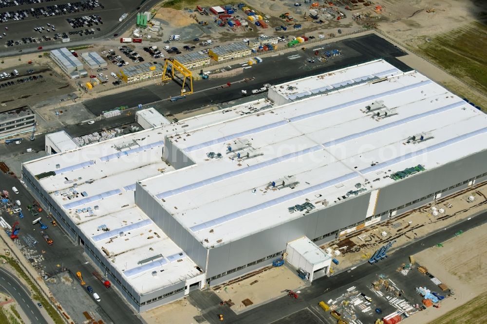 Aerial image Cuxhaven - Wind turbine assembly and manufacturing plant in the industrial area of Siemens Offshore-Windturbinenwerk in Cuxhaven in the state Lower Saxony, Germany