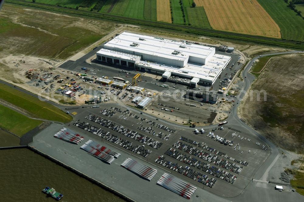 Aerial photograph Cuxhaven - Wind turbine assembly and manufacturing plant in the industrial area of Siemens Offshore-Windturbinenwerk in Cuxhaven in the state Lower Saxony, Germany