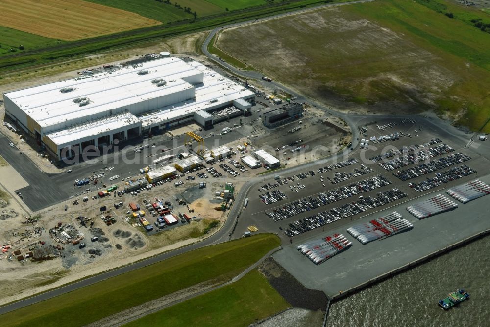 Aerial image Cuxhaven - Wind turbine assembly and manufacturing plant in the industrial area of Siemens Offshore-Windturbinenwerk in Cuxhaven in the state Lower Saxony, Germany