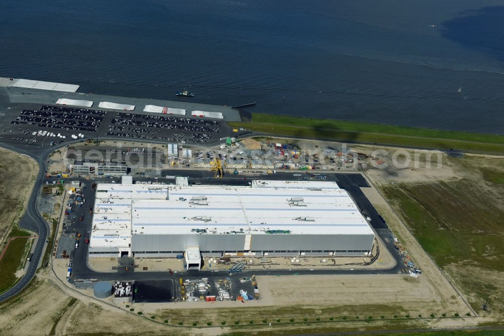 Cuxhaven from the bird's eye view: Wind turbine assembly and manufacturing plant in the industrial area of Siemens Offshore-Windturbinenwerk in Cuxhaven in the state Lower Saxony, Germany