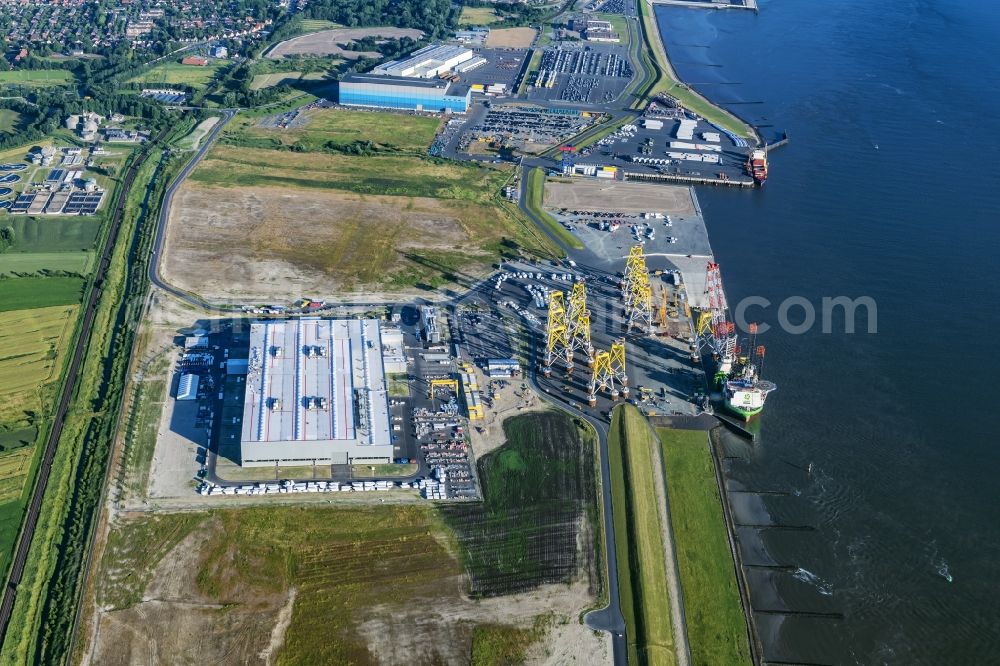 Cuxhaven from the bird's eye view: Wind turbine assembly and manufacturing plant in the industrial area of Siemens Offshore-Windturbinenwerk in Cuxhaven in the state Lower Saxony, Germany