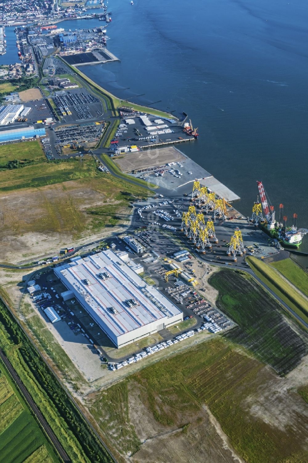 Cuxhaven from above - Wind turbine assembly and manufacturing plant in the industrial area of Siemens Offshore-Windturbinenwerk in Cuxhaven in the state Lower Saxony, Germany