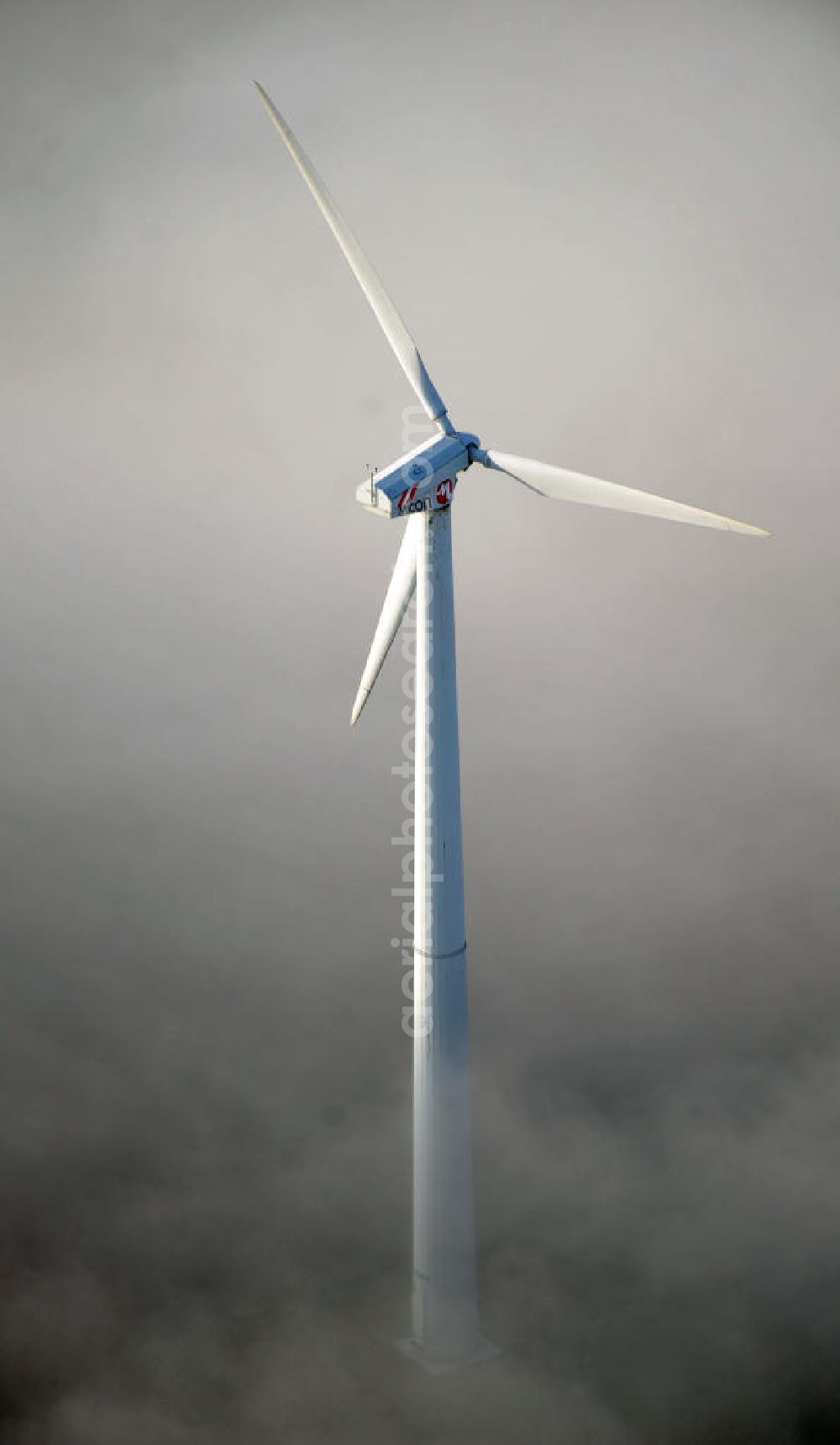 Aerial photograph Hornburg - Windrad im Nebel im Ortsteil Hornburg der Gemeinde Seegebiet Mansfelder Land in Sachsen-Anhalt. Windwheel in the fog in the local part Hornburg of the community Seegebiet Mansfelder Land in Saxony-Anhalt.