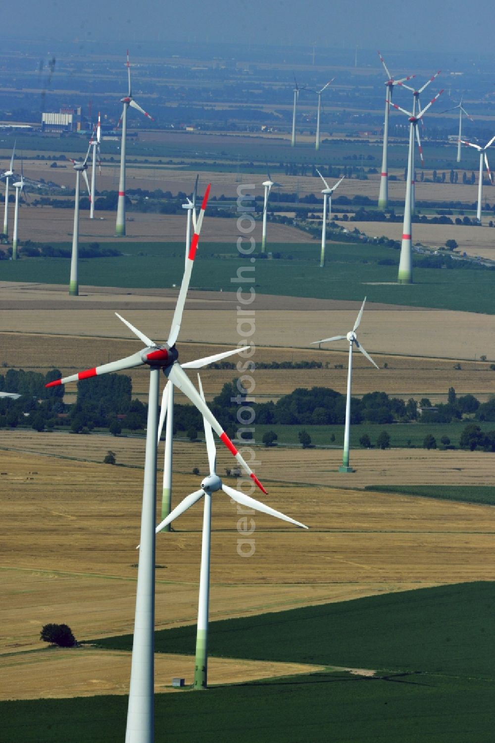 Löbitz from the bird's eye view: Wind turbines of the wind power plants on fields at Loebitz in the state of Saxony-Anhalt