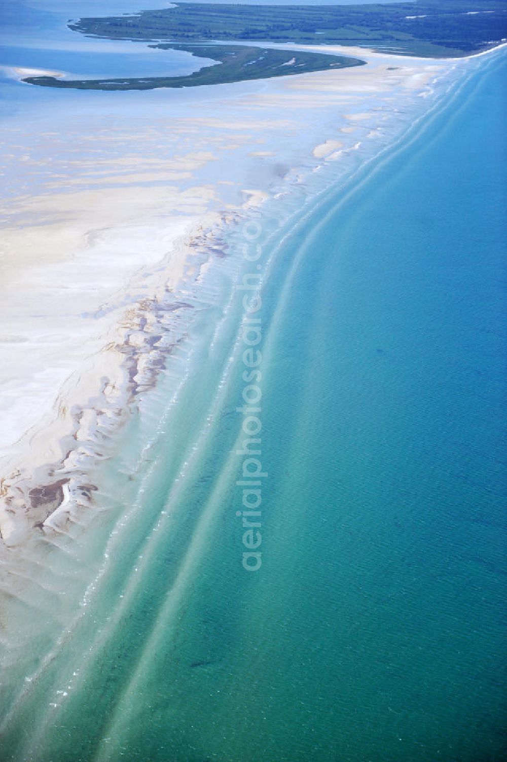 Groß Mordorf from the bird's eye view: Windwatt nahe der Insel Bock in der Ostsee südwestlich von Hiddensee in Mecklenburg-Vorpommern. Ein Windwatt ist ein Freifallen der Flachwasserzone von Wasser infolge Windeinwirkung. Wind mudflat near by the Island Bock in the Baltic Sea southwestern of the Island Hiddensee in Mecklenburg-Western Pomerania.