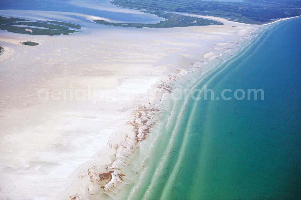 Aerial image Groß Mordorf - Windwatt nahe der Insel Bock in der Ostsee südwestlich von Hiddensee in Mecklenburg-Vorpommern. Ein Windwatt ist ein Freifallen der Flachwasserzone von Wasser infolge Windeinwirkung. Wind mudflat near by the Island Bock in the Baltic Sea southwestern of the Island Hiddensee in Mecklenburg-Western Pomerania.