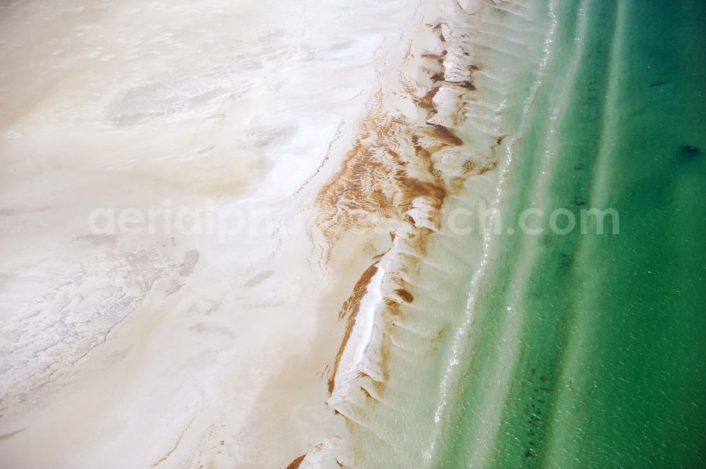 Aerial photograph Groß Mordorf - Windwatt nahe der Insel Bock in der Ostsee südwestlich von Hiddensee in Mecklenburg-Vorpommern. Ein Windwatt ist ein Freifallen der Flachwasserzone von Wasser infolge Windeinwirkung. Wind mudflat near by the Island Bock in the Baltic Sea southwestern of the Island Hiddensee in Mecklenburg-Western Pomerania.