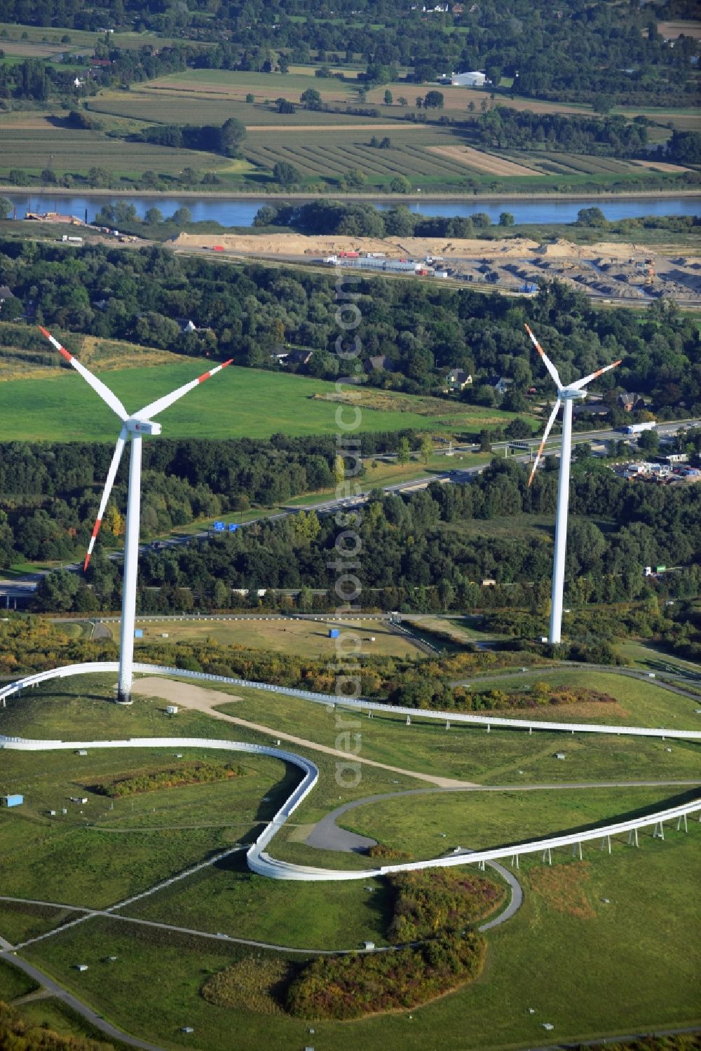 Aerial photograph Hamburg - Winradanlagen on the energy mountain Georgswerder in Hamburg