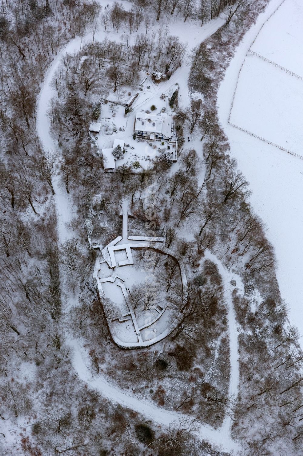 Aerial photograph Essen - Winter - landscape of ruins in New Isenburg Bredeney district in Essen in North Rhine-Westphalia