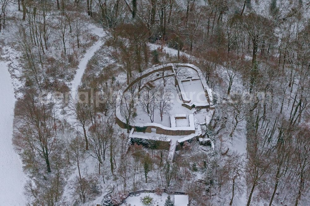 Essen from the bird's eye view: Winter - landscape of ruins in New Isenburg Bredeney district in Essen in North Rhine-Westphalia