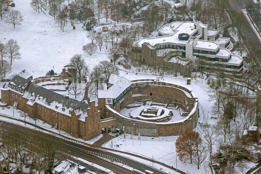 Aerial image Mülheim an der Ruhr - Winter - snow-covered landscape of the Castle Broich in Mülheim an der Ruhr in North Rhine-Westphalia NRW