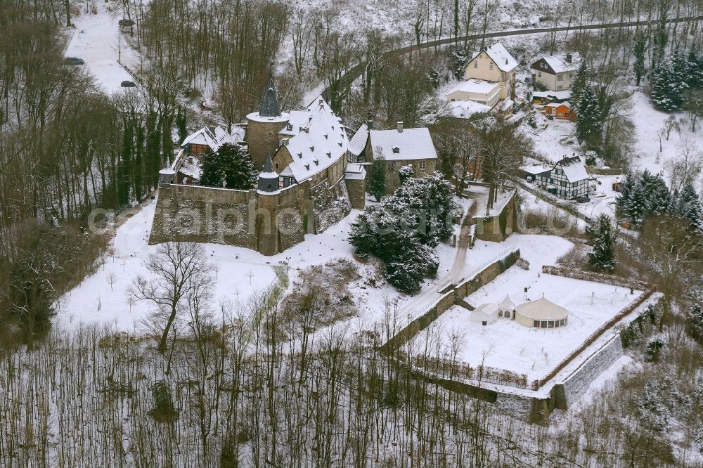 Hagen from the bird's eye view: Winter - landscape of snow-covered grounds of the Castle Hohenlimburg Hagen in North Rhine-Westphalia