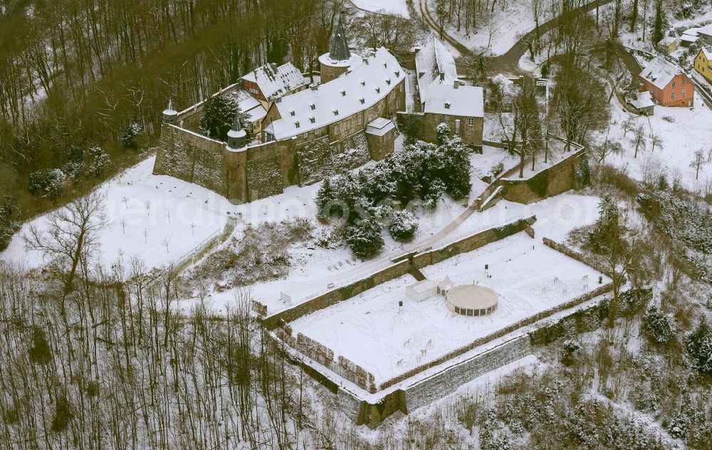 Aerial photograph Hagen - Winter - landscape of snow-covered grounds of the Castle Hohenlimburg Hagen in North Rhine-Westphalia